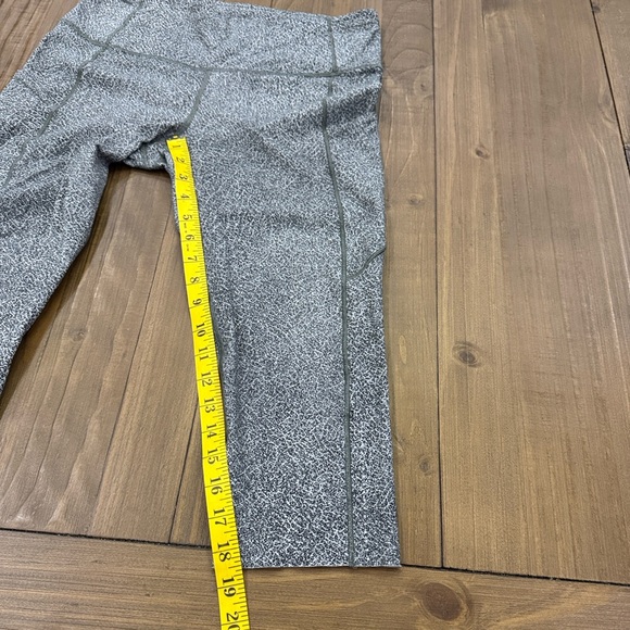 Lululemon in movement crop - Picture 3 of 8